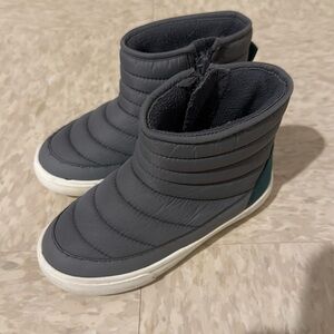 Cat & Jack size 9 gray boots